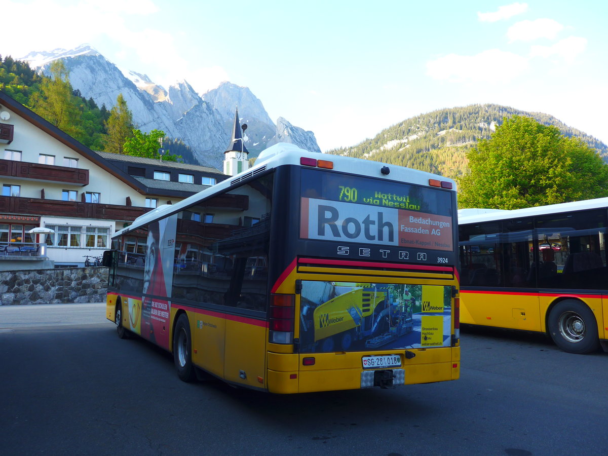 (180'275) - PostAuto Ostschweiz - SG 284'018 - Setra am 21. Mai 2017 in Wildhaus, Dorf