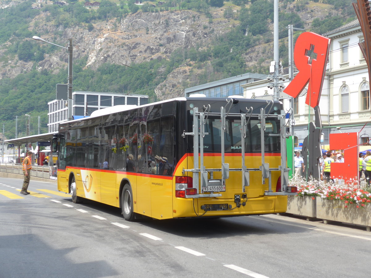 (181'355) - PostAuto Wallis - VS 455'600 - MAN am 24. Juni 2017 beim Bahnhof Brig