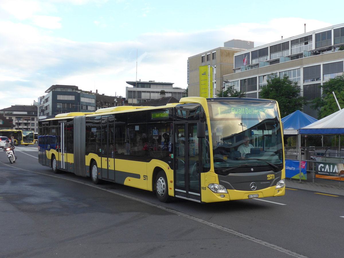 (181'603) - STI Thun - Nr. 165/BE 752'165 - Mercedes am 29. Juni 2017 beim Bahnhof Thun