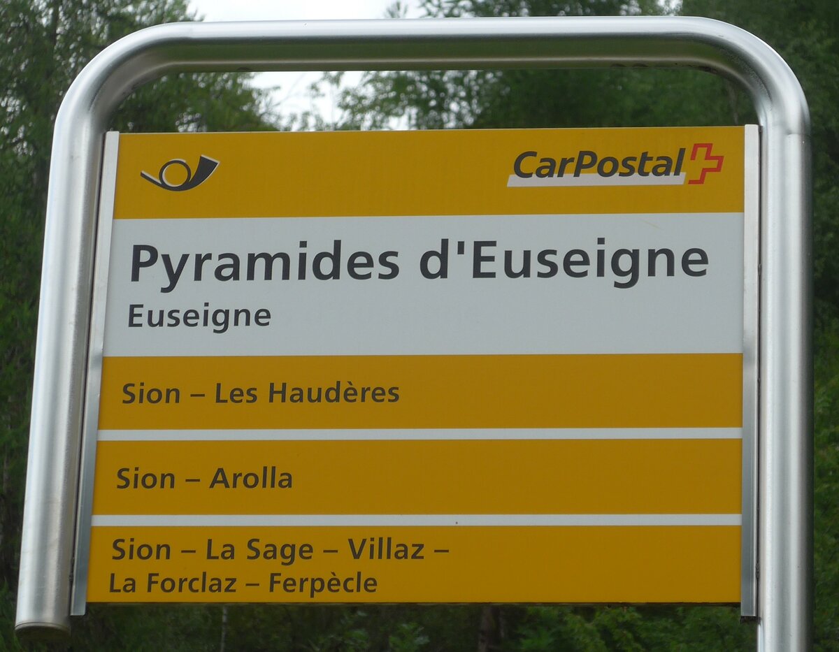 (181'802) - PostAuto-Haltestellenschild - Euseigne, Pyramides d'Euseigne - am 9. Juli 2017