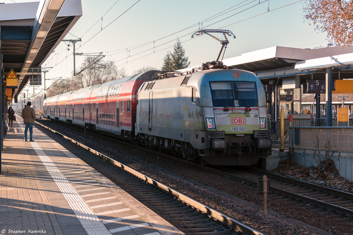 182 002  Es gibt immer was zu entdecken mit dem RE1  mit dem RE1 (RE 18120) von Fürstenwalde(Spree) nach Magdeburg Hbf im Brandenburger Hbf. 29.11.2016 