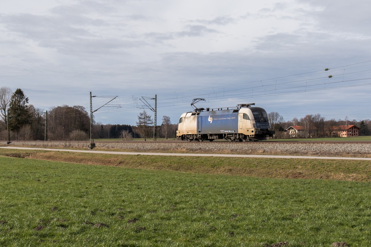 182 520-7 auf dem Weg nach Salzburg am 9. Februar 2016 bei �bersee.