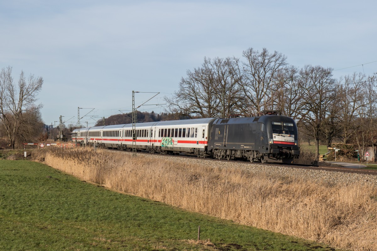 182 528 war am 6. Februar 2016 mit dem  IC K�nigssee  bei Weisham in Richtung Freilassing unterwegs.