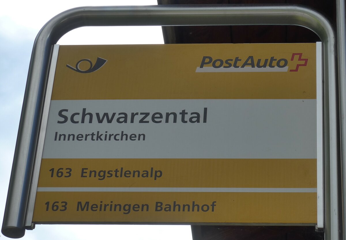 (182'146) - PostAuto-Haltestellenschild - Innertkirchen, Schwarzental - am 16. Juli 2017