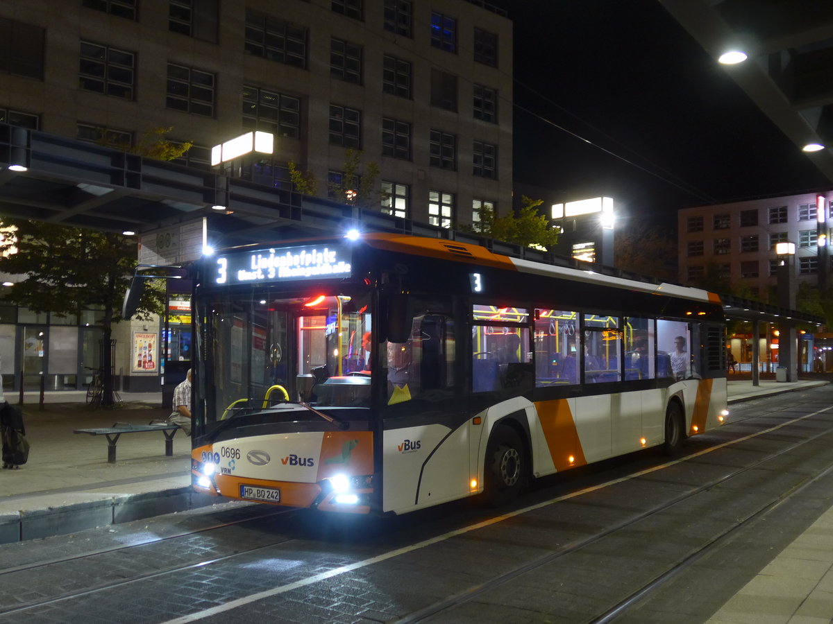 (183'815) - V-Bus, Viernheim - Nr. 696/HP-BQ 242 - Solaris am 21. August 2017 beim Hauptbahnhof Mannheim