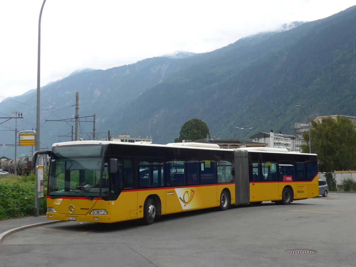 (184'038) - TMR Martigny - Nr. 129/VS 32'077 - Mercedes am 24. August 2017 beim Bahnhof Martigny