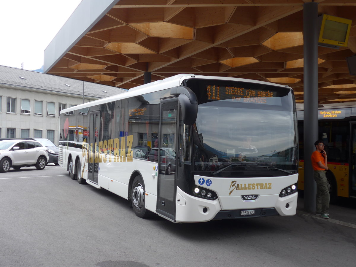 (184'061) - Ballestraz, Grne - VS 332'330 - VDL am 24. August 2017 beim Bahnhof Sion