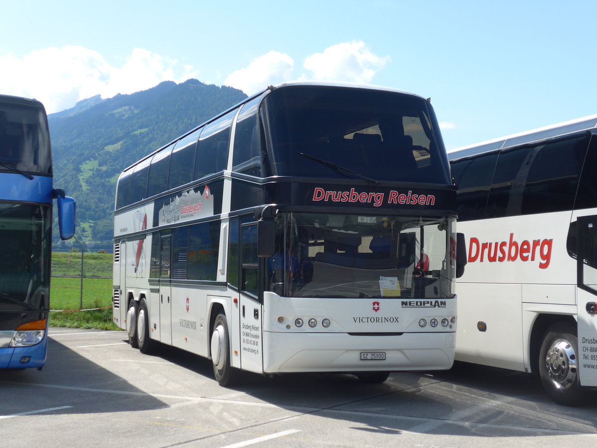 (184'591) - Schelbert, Einsiedeln - SZ 25'900 - Neoplan am 3. September 2017 in Interlaken, Flugplatz