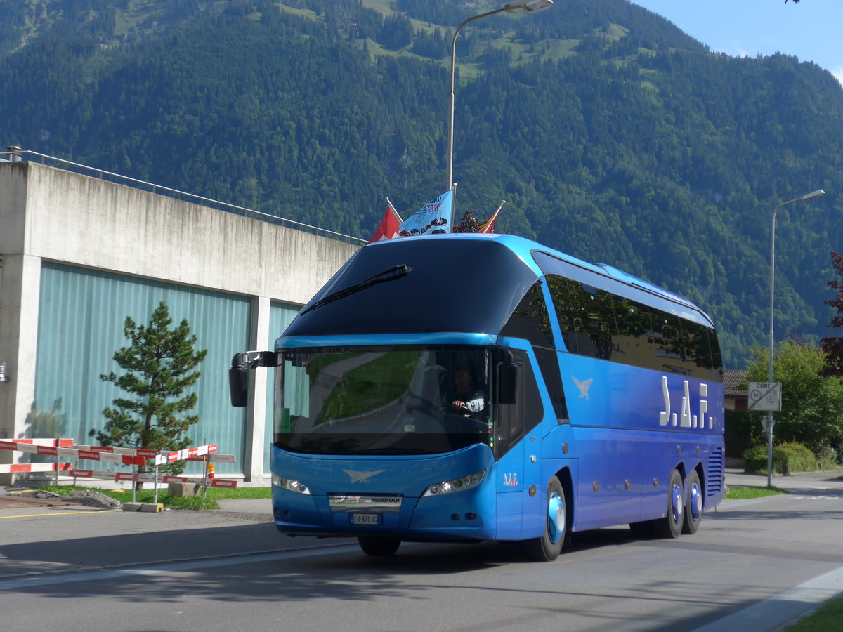 (184'609) - Aus Italien: S.A.F., Cressa Arona - EX-870 JG - Neoplan am 3. September 2017 beim Bahnhof Interlaken Ost