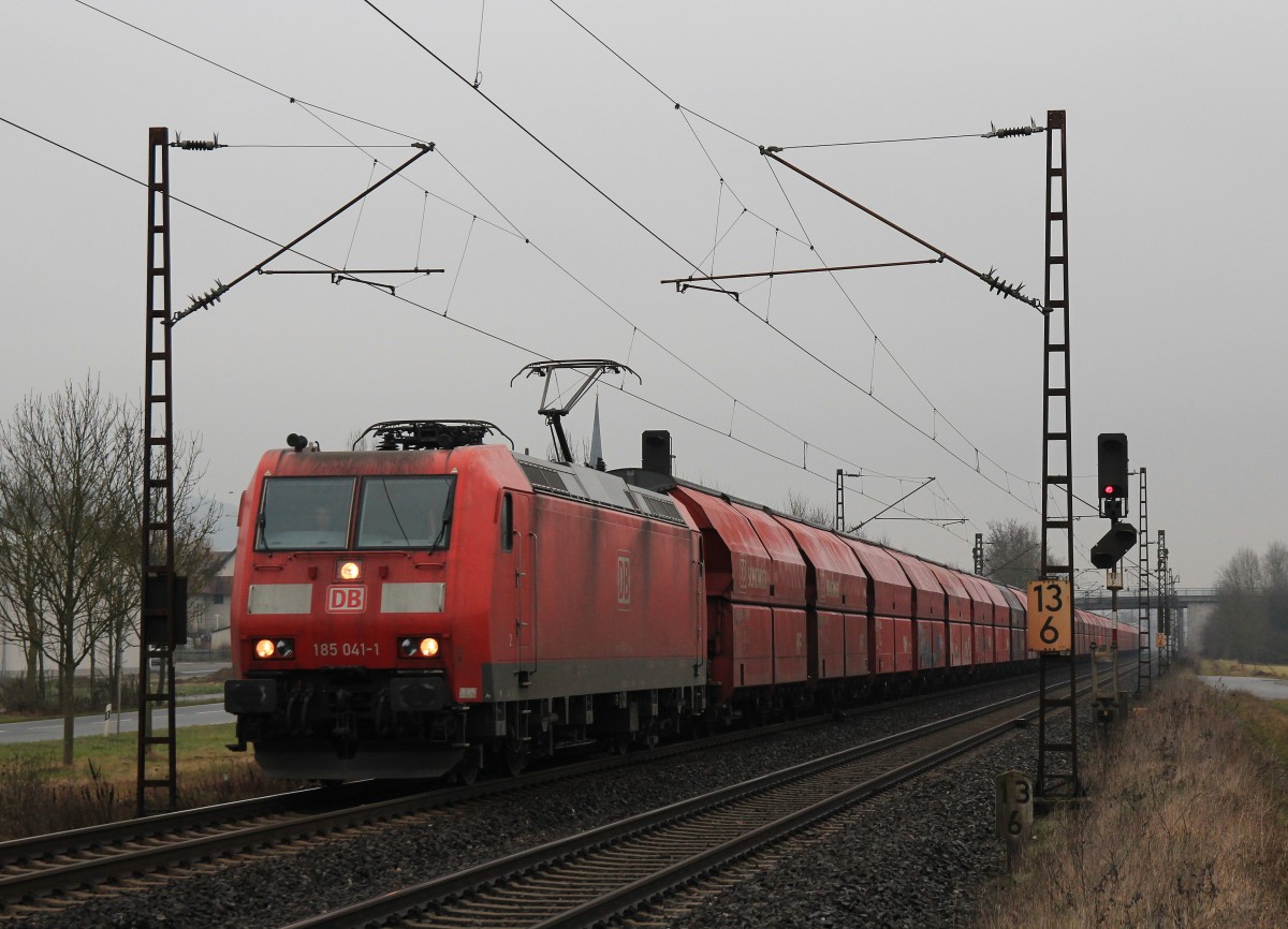 185 041-1 mit einem Ganzzug am 19. Februar 2014 bei Th�ngersheim.