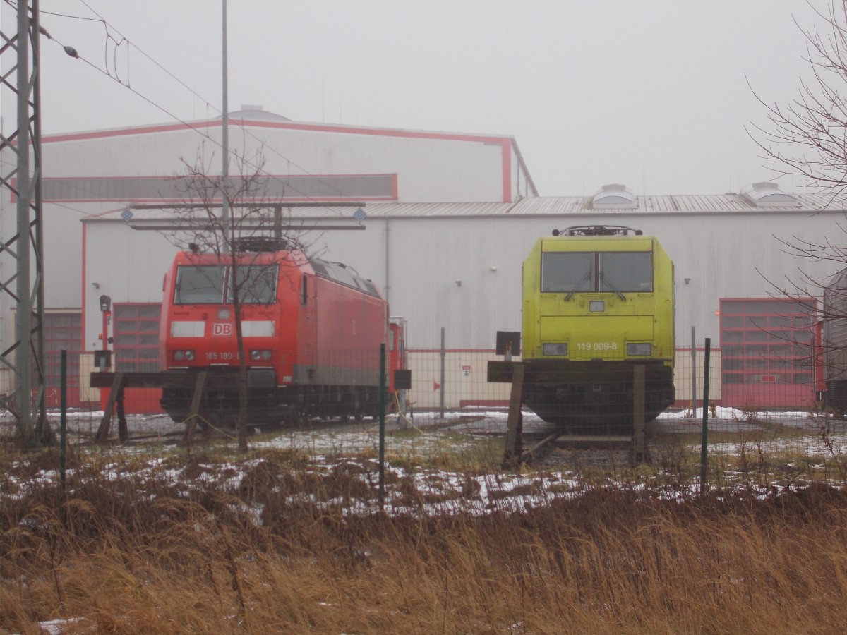185 189-8 und die Alpha Trans 119 009-8,am 24.Januar 2016,im Bh Rostock Seehafen.