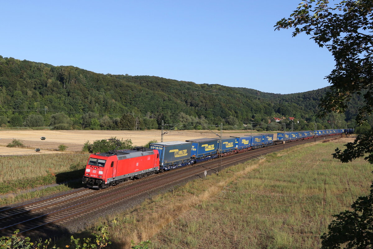 185 208 war mit dem  WALTER-KLV  auf dem Weg nach W�rzburg. Aufgenommen am 6. August 2022 bei Harrbach.