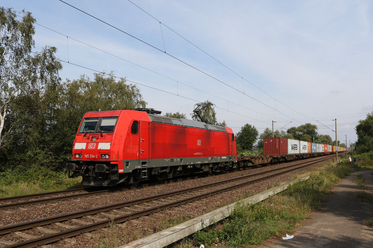 185 234 mit einem Containerzug am 30. August 2019 bei Hamburg-Moorburg.