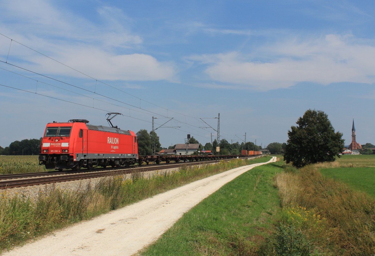 185 266-4 von  Railion  befand sich mit einem G�terzug am 24. August auf dem Weg in Richtung M�nchen.