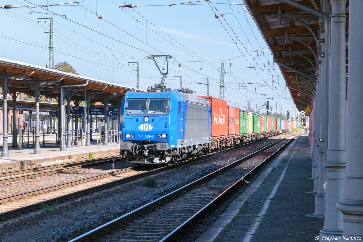 185 522-0 ITL - Eisenbahngesellschaft mbH mit dem Containerzug DGS 42328 von Prag nach Hamburg in Stendal. Netten Gru� an den Tf! 15.09.2016