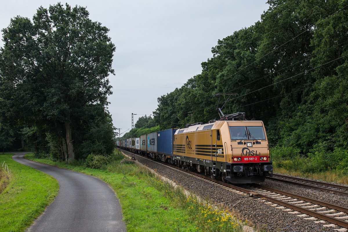 185 597-2 mit einem Containerzug am 17. August 2017 bei D�rverden.