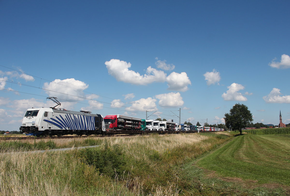 185 662-4 mit einer  RoLa  aus Salzburg kommend am 7. August 2016 bei �bersee.