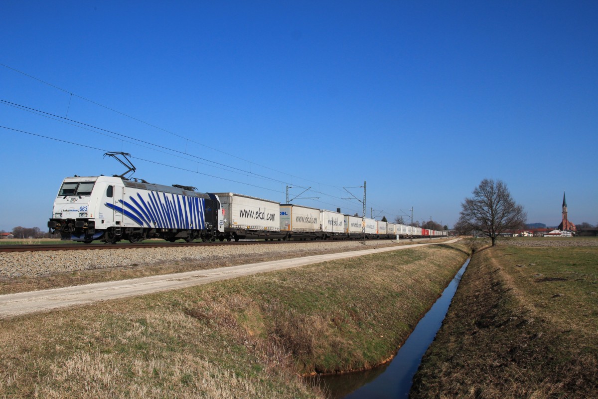 185 663 am 28. Februar 2014 mit dem  EKOL  bei �bersee am Chiemsee.
