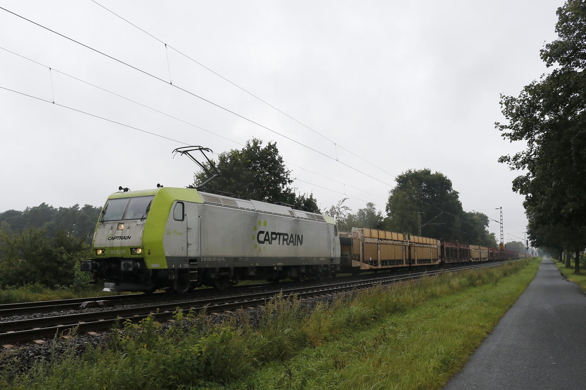185 CL 007 mit einem leeren Autozug am 11. August 2017 bei D�rverden.