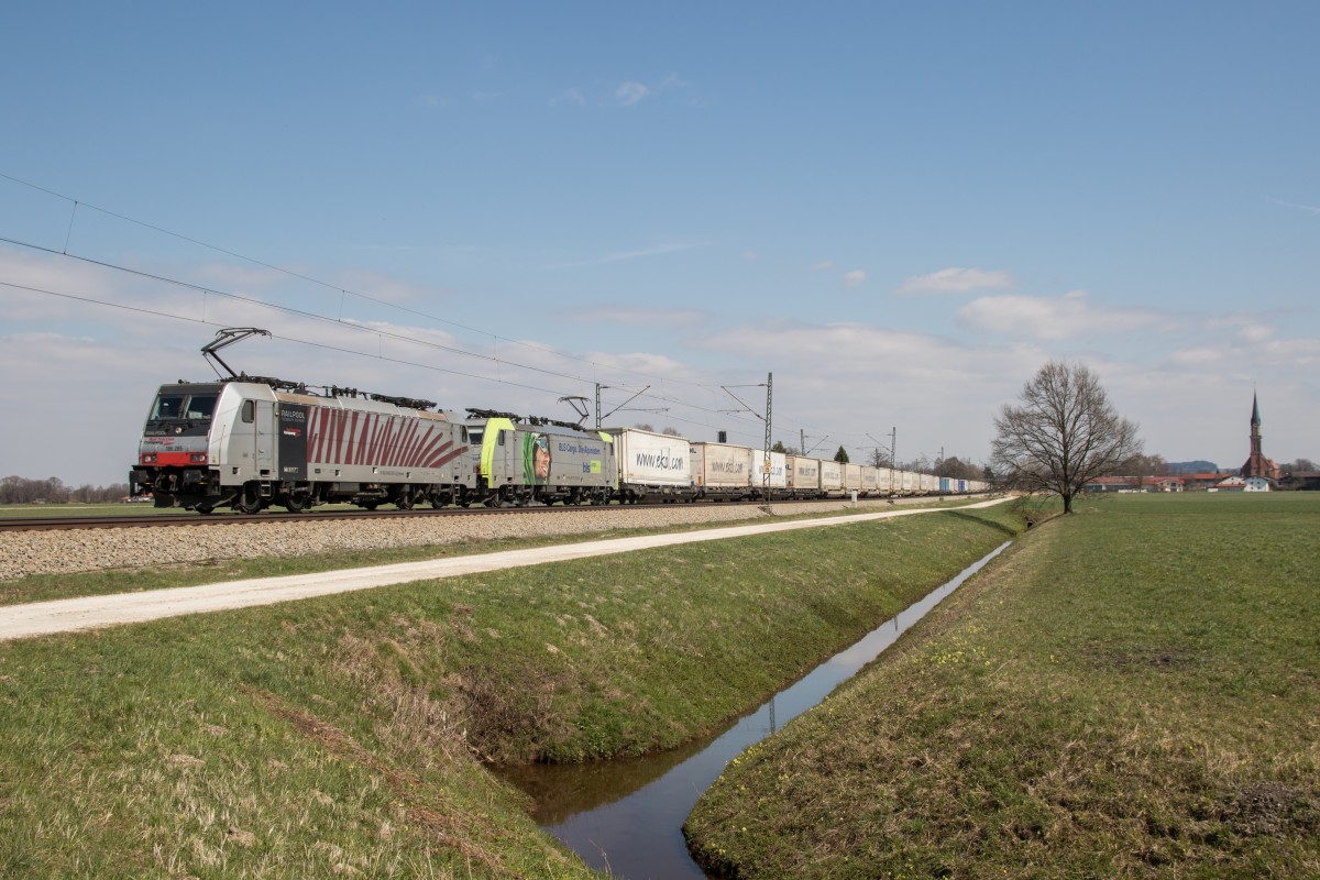 186 285-3 und 486 510 mit dem  EKOL-Zug  m 8. April 2015 bei �bersee am Chiemsee.