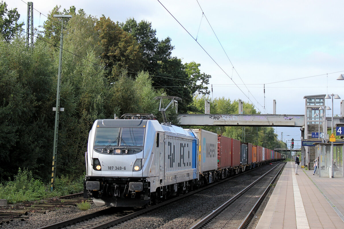 187 349-6 mit Seekisten am Haken. Tostedt, 17.09.2021