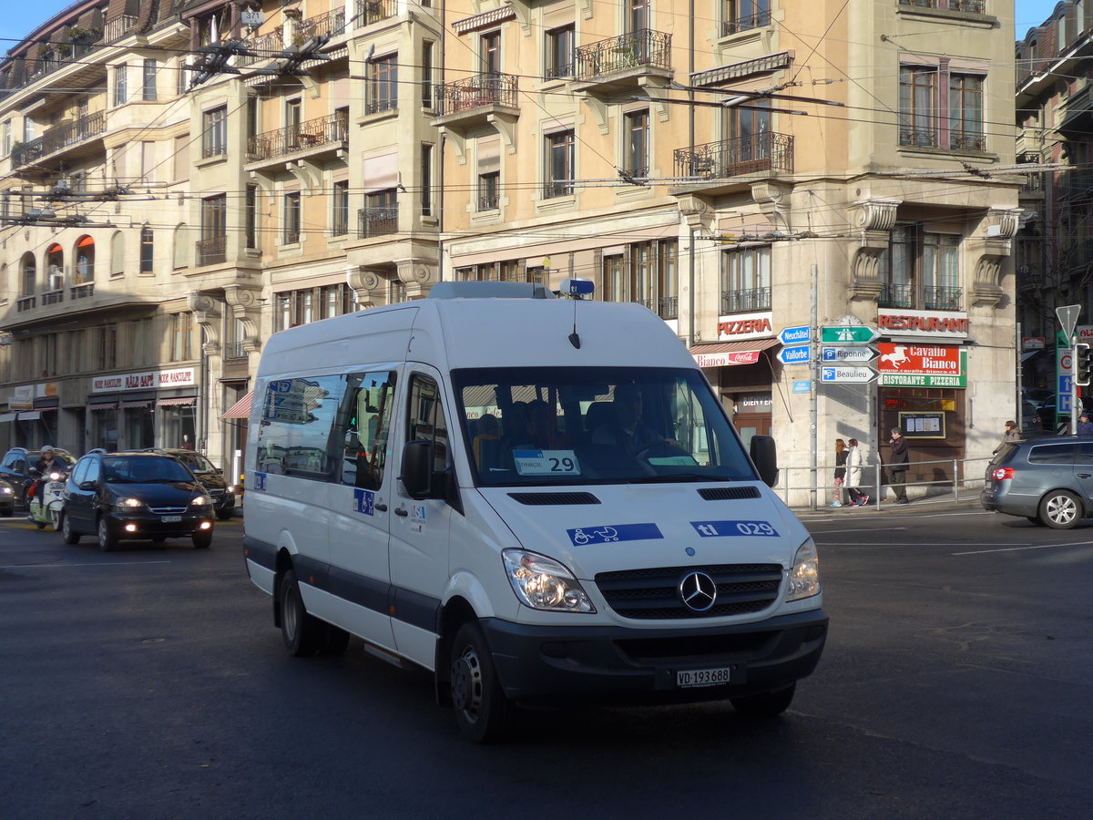 (187'186) - TL Lausanne - Nr. 29/VD 193'688 - Mercedes am 23. Dezember 2017 in Lausanne, Chauderon