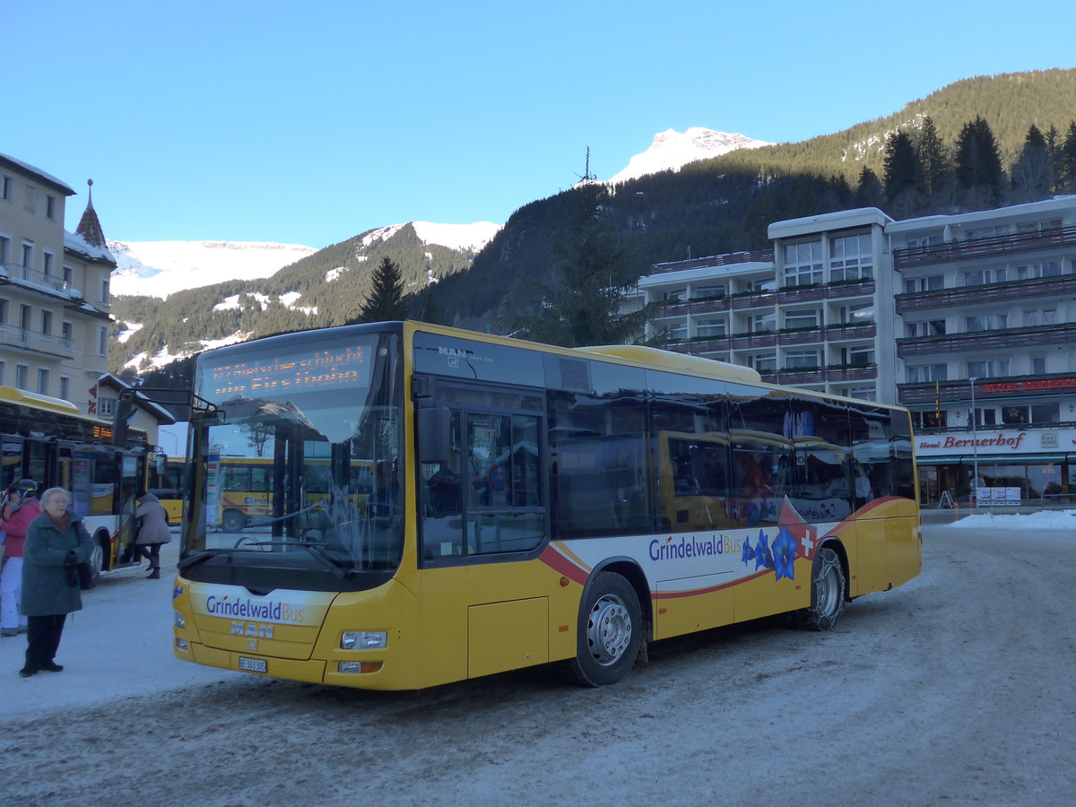 (187'311) - AVG Grindelwald - Nr. 19/BE 363'305 - MAN/Gppel am 24. Dezember 2017 beim Bahnhof Grindelwald