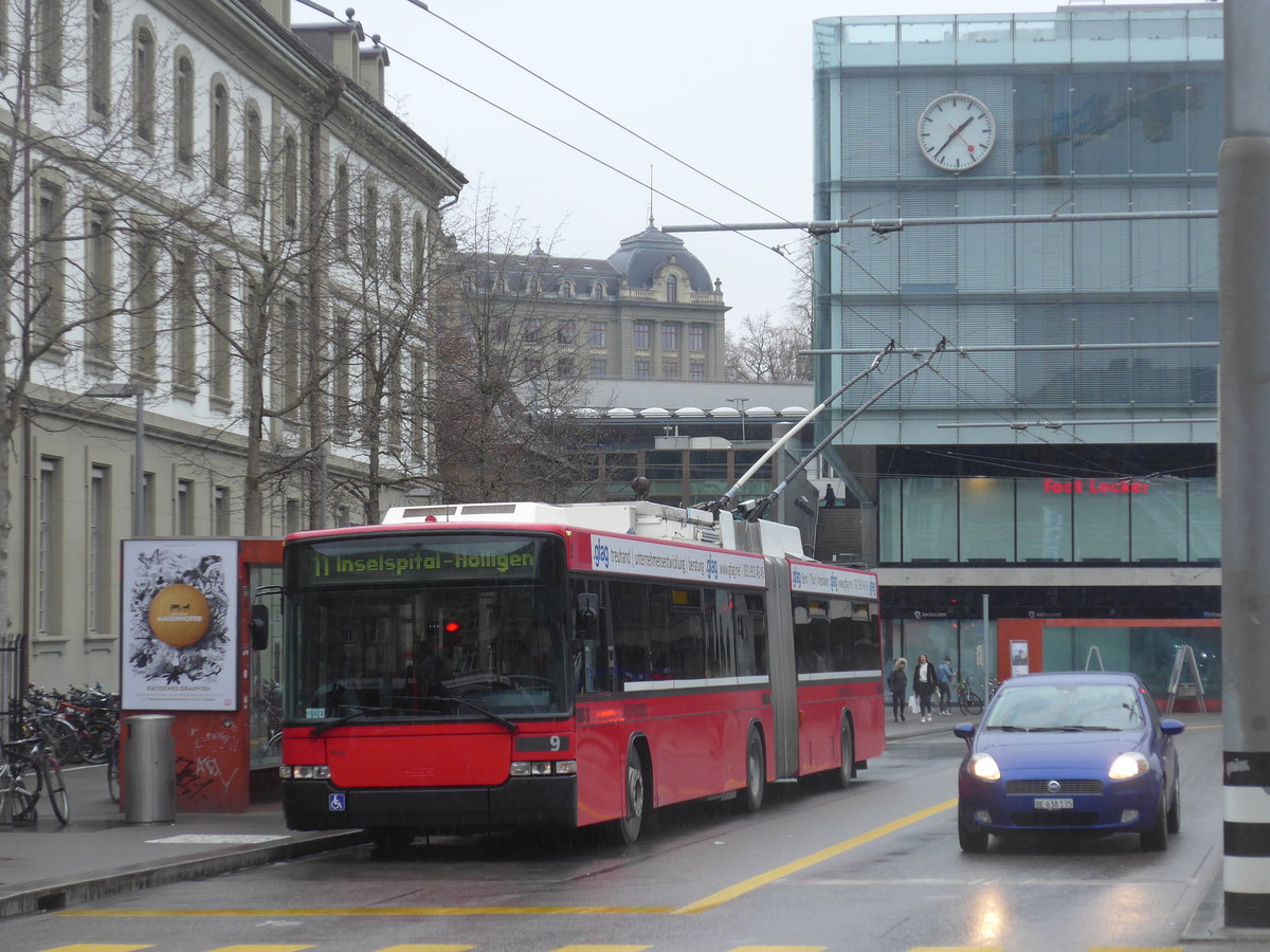 (189'444) - Bernmobil, Bern - Nr. 9 - NAW/Hess Gelenktrolleybus am 17. Mrz 2018 beim Bahnhof Bern