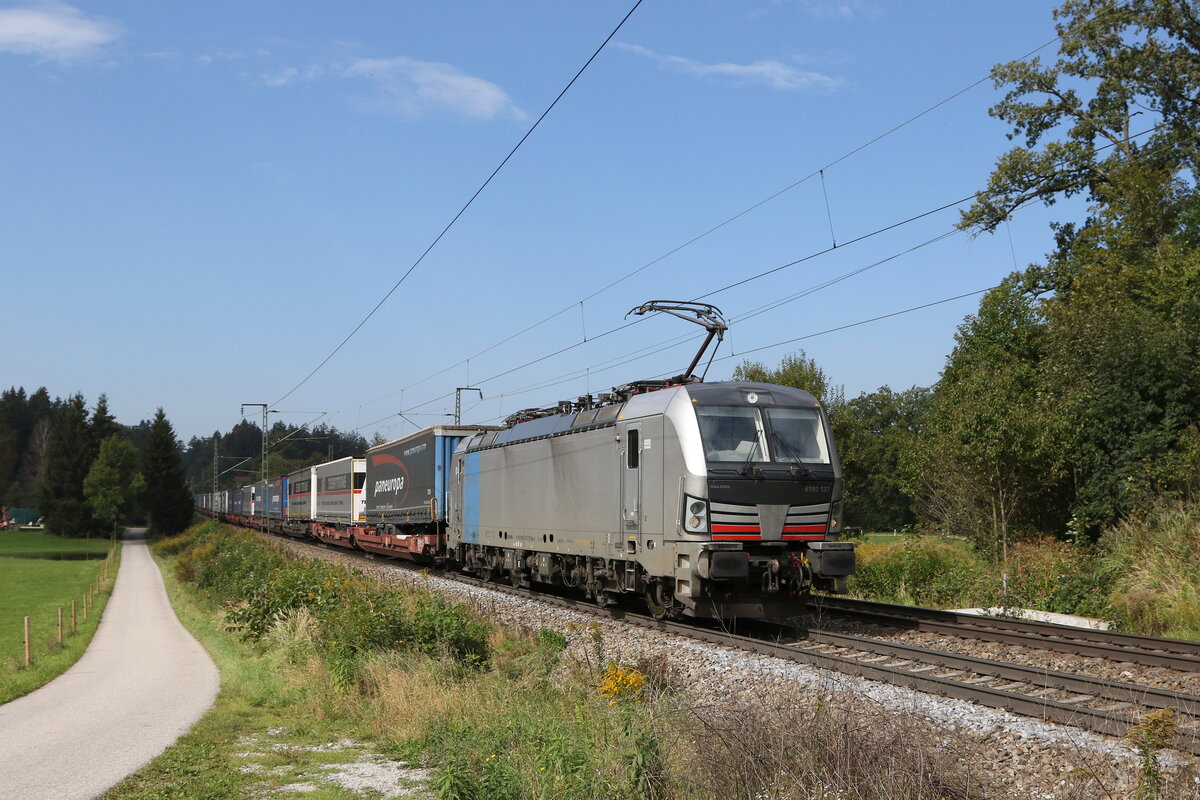 193 137 war am 19. September 2024 mit einem  KLV  bei Hufschlag in Richtung Salzburg unterwegs.