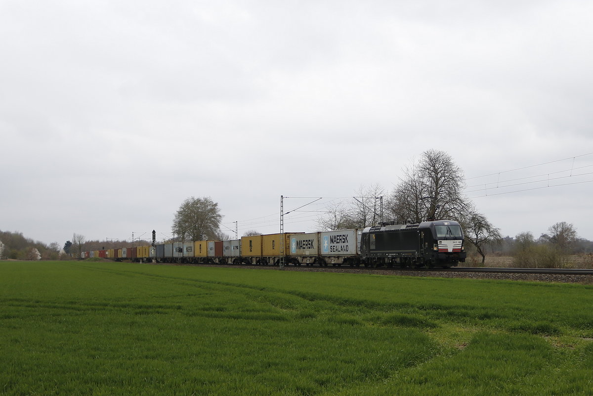 193 602 mit einem Containerzug aus Bremen kommend am 28. M�rz 2019 bei Bremen-Mahndorf.