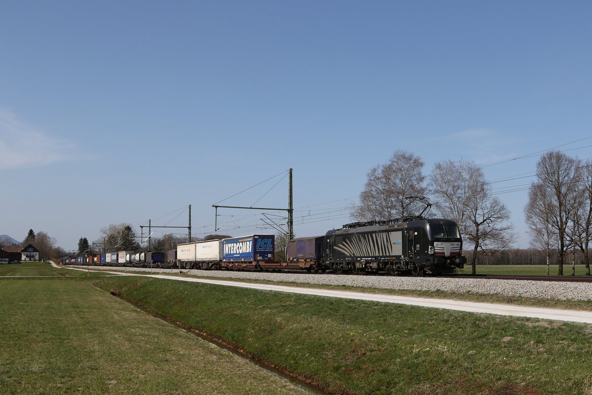 193 662 mit einem  JKLV  aus M�nchen kommend am 1. April 2021 bei �bersee am Chiemsee.