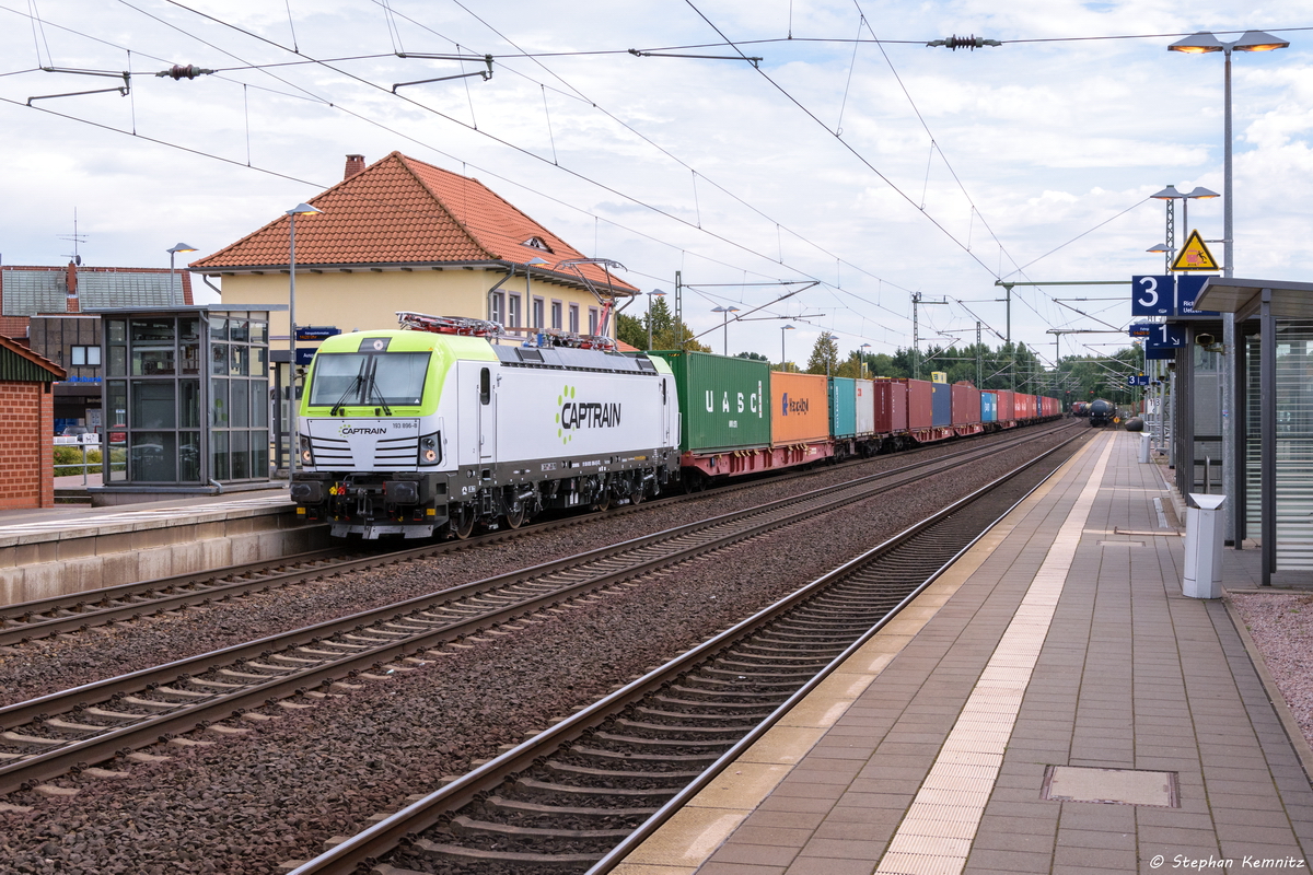 193 896-8 Captrain Deutschland GmbH mit einem Containerzug in Bienenb�ttel und fuhr weiter in Richtung L�neburg. 02.09.2016