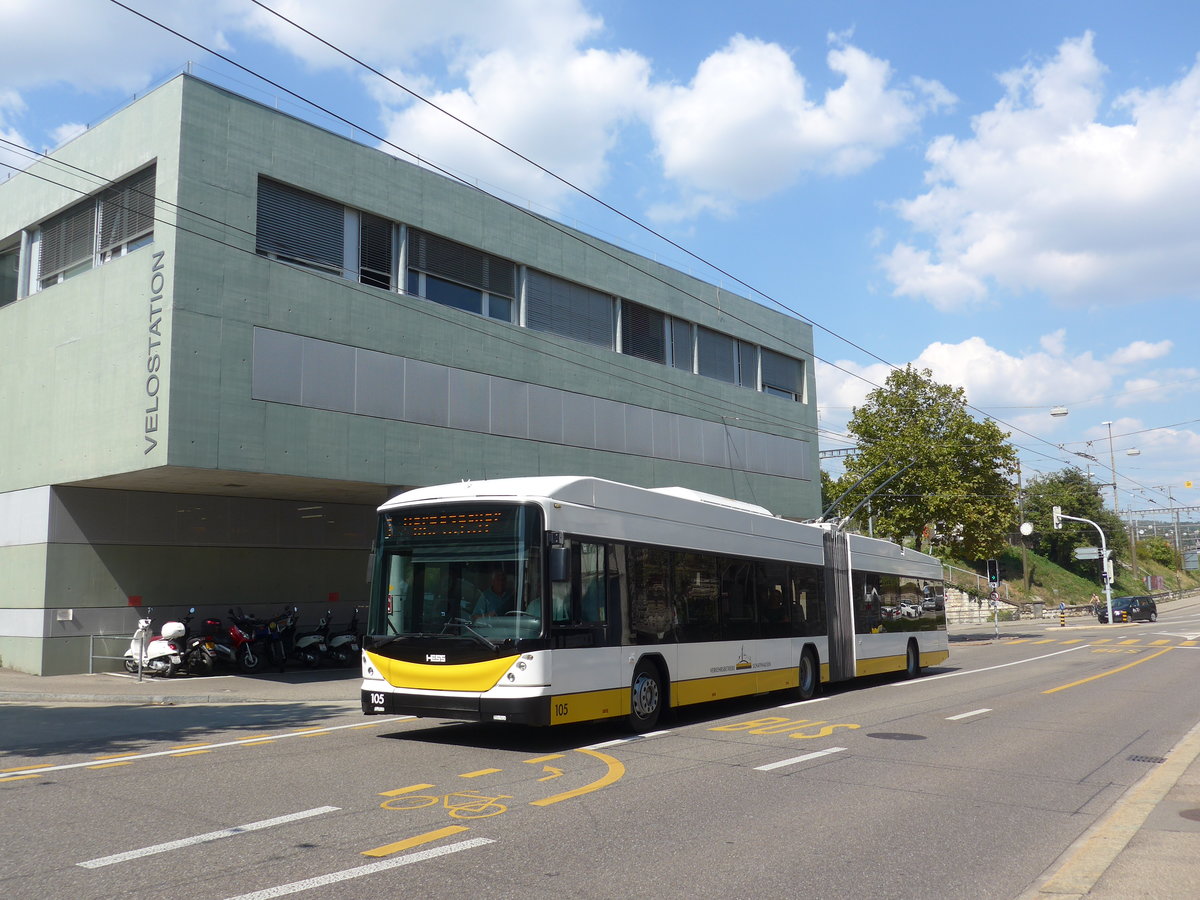 (196'143) - VBSH Schaffhausen - Nr. 105 - Hess/Hess Gelenktrolleybus am 20. August 2018 beim Bahnhof Schaffhausen
