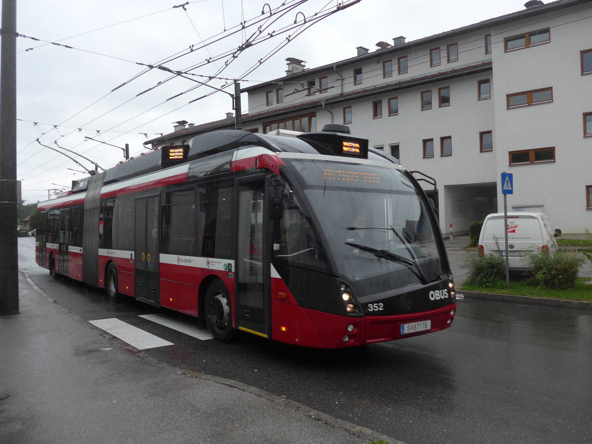 (197'432) - OBUS Salzburg - Nr. 352/S 871 TB - Solaris Gelenktrolleybus am 14. September 2018 beim Bahnhof Salzburg Sd