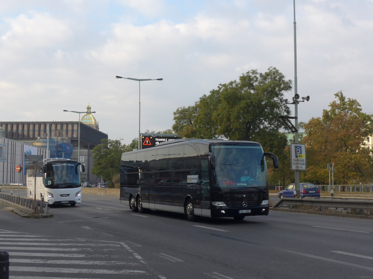 (198'951) - Rejha, Praha - 2AU 5892 - Mercedes am 21. Oktober 2018 in Praha, Hlavn Ndraz