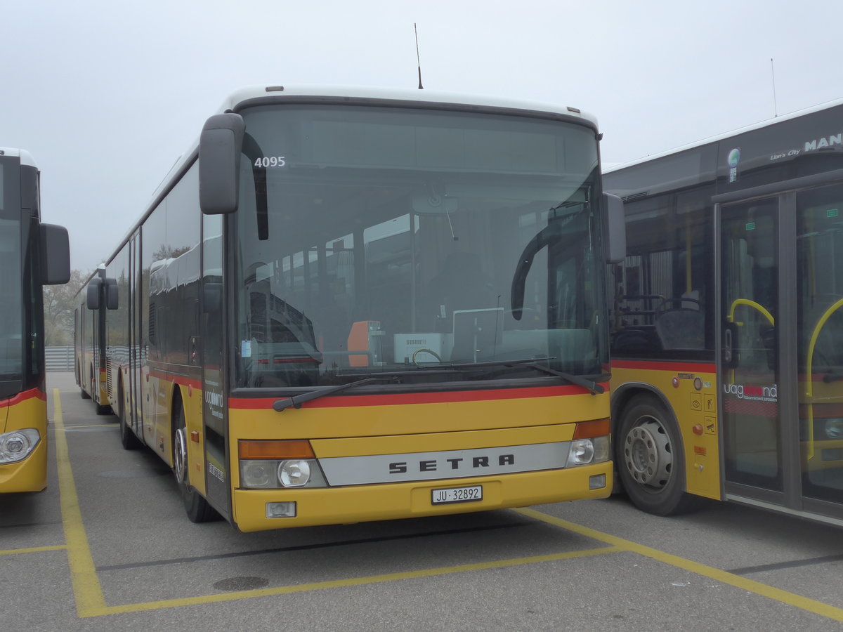 (199'206) - CarPostal Ouest - JU 32'892 - Setra (ex Nr. 19) am 4. November 2018 in Develier, Parkplatz