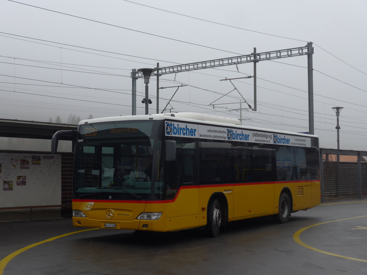 (199'604) - PostAuto Bern - BE 653'382 - Mercedes am 26. November 2018 beim Bahnhof Reichenbach
