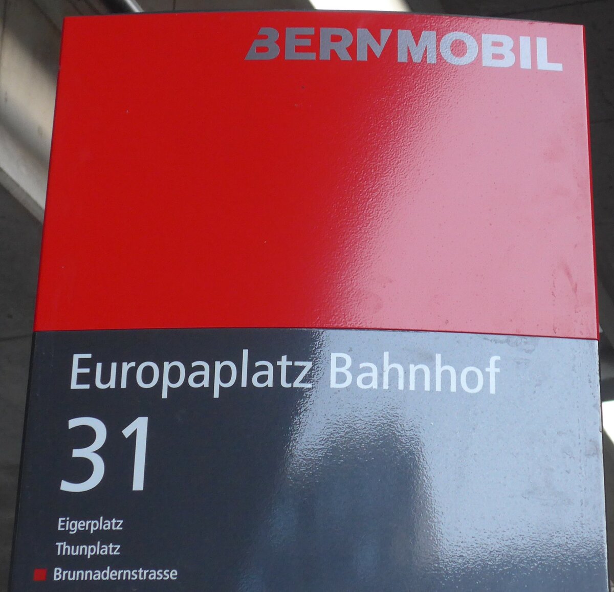 (199'923) - BERNMOBIL-Haltestellenschild - Bern, Europaplatz Bahnhof - am 10. Dezember 2018