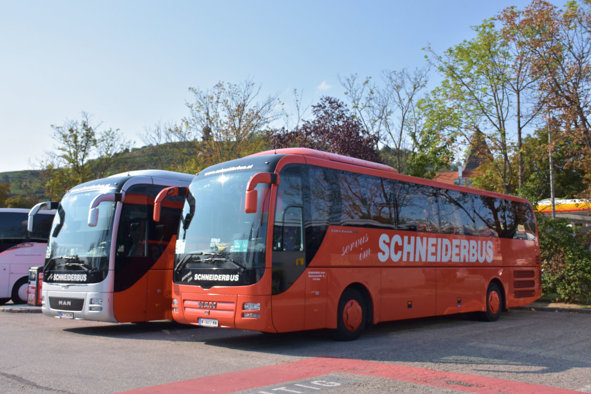 2 MAN Lion`s Coch von Schneiderbus Reisen aus Wien 09/2017 in Krems.