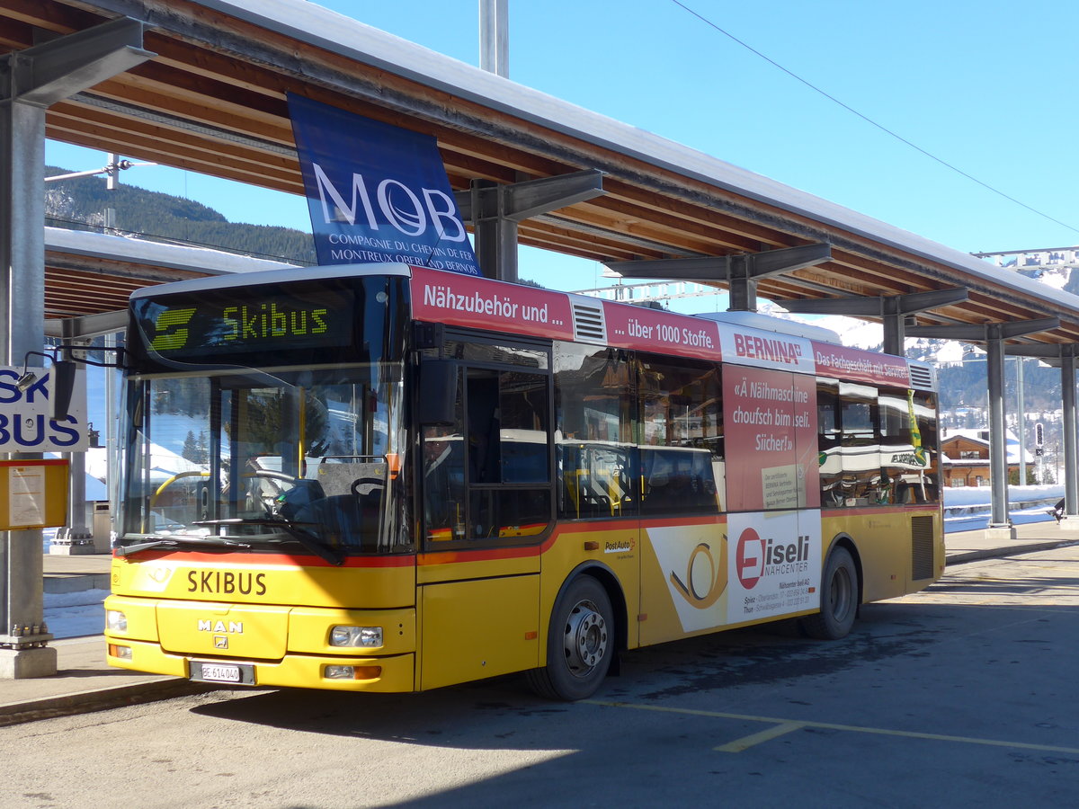 (201'690) - PostAuto Bern - BE 614'040 - MAN/Gppel (ex AVG Meiringen Nr. 72) am 17. Februar 2019 beim Bahnhof Gstaad