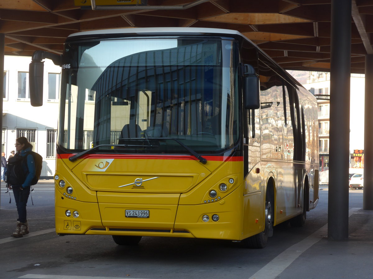 (201'748) - PostAuto Wallis - Nr. 20/VS 243'996 - Volvo am 24. Februar 2019 beim Bahnhof Sion