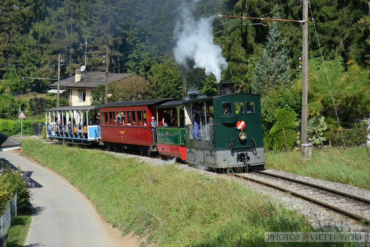 2021-09-12, BMH/BC Chem de Bouricloz
Locomotive à vapeur G 3/3 12
avec G 2/2 4 Ferrovie e Tramvie Padane

Si la photo vous intéresse merci de me contacter
photos-vietti-violi@ik.me