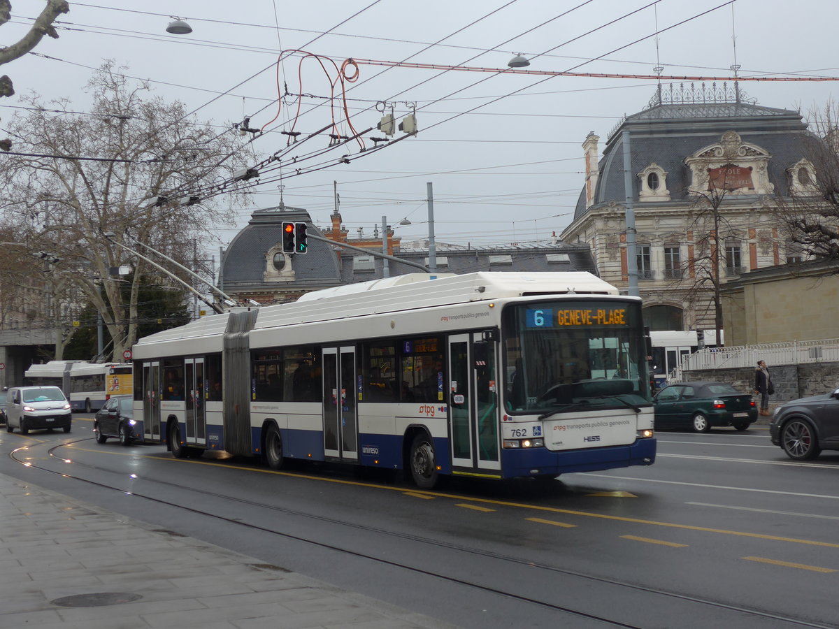 (202'208) - TPG Genve - Nr. 762 - Hess/Hess Gelenktrolleybus am 11. Mrz 2019 in Genve, Place des Vingt-Deux-Cantons