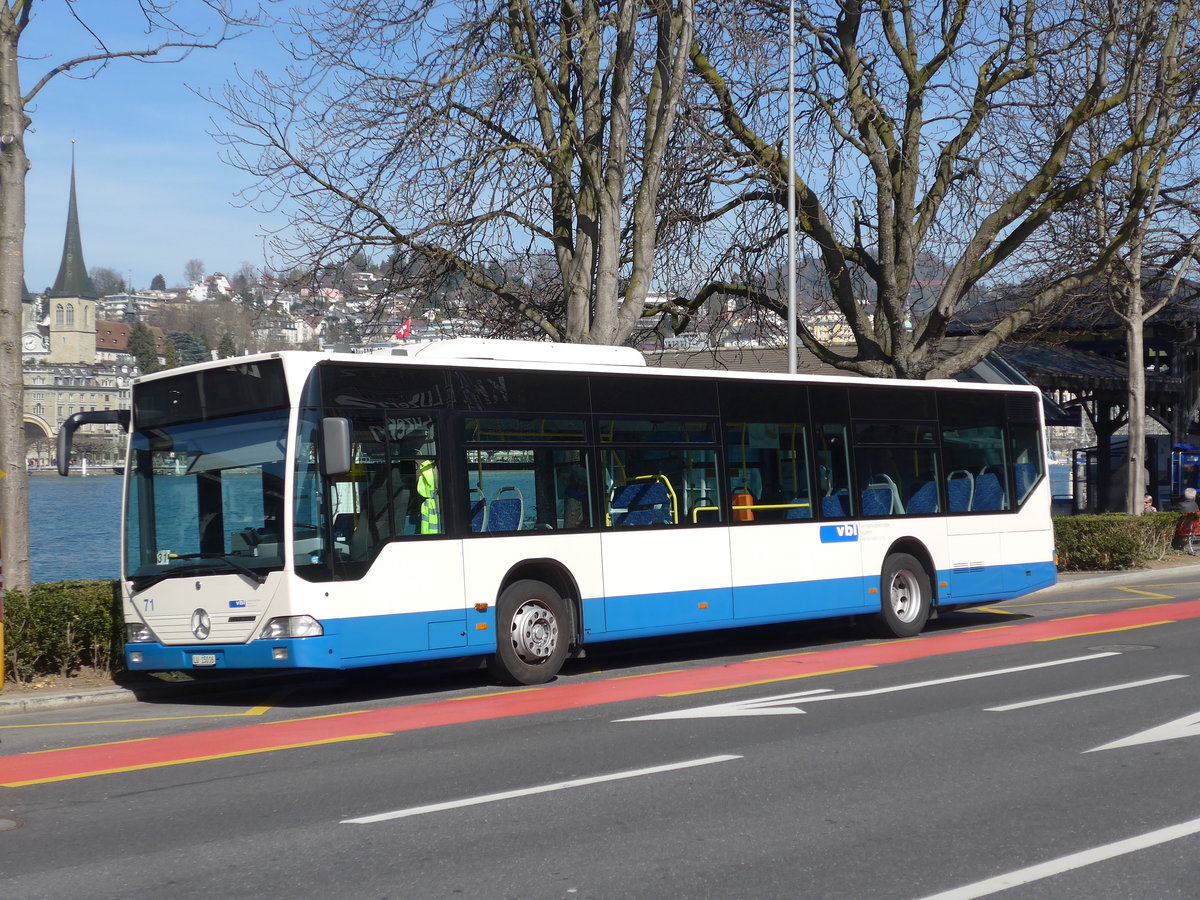 (202'855) - VBL Luzern - Nr. 71/LU 15'016 - Mercedes am 22. Mrz 2019 beim Bahnhof Luzern