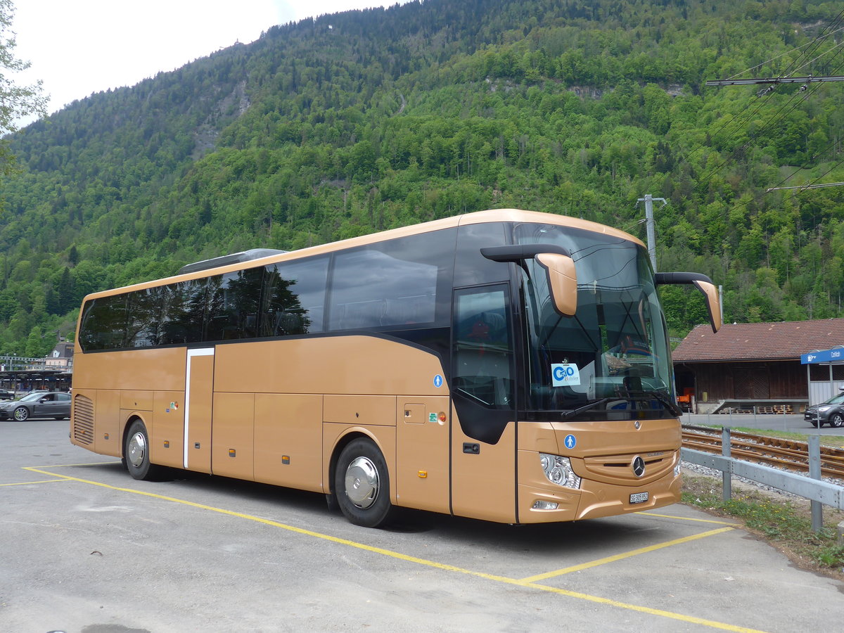 (205'298) - Vega Tour, Luzern - SG 305'952 - Mercedes am 19. Mai 2019 beim Bahnhof Interlaken Ost