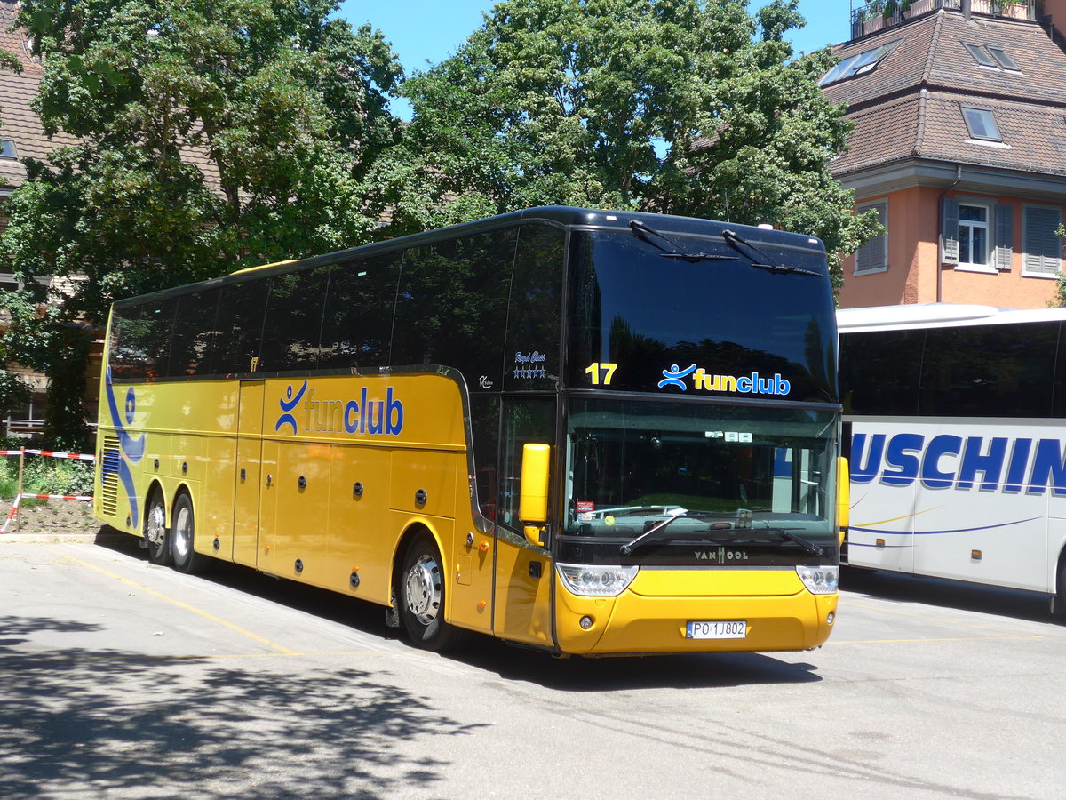 (205'914) - Aus Polen: Funclub, Poznan - Nr. 17/PO 1J802 - Van Hool am 8. Juni 2019 in Zrich, Sihlquai