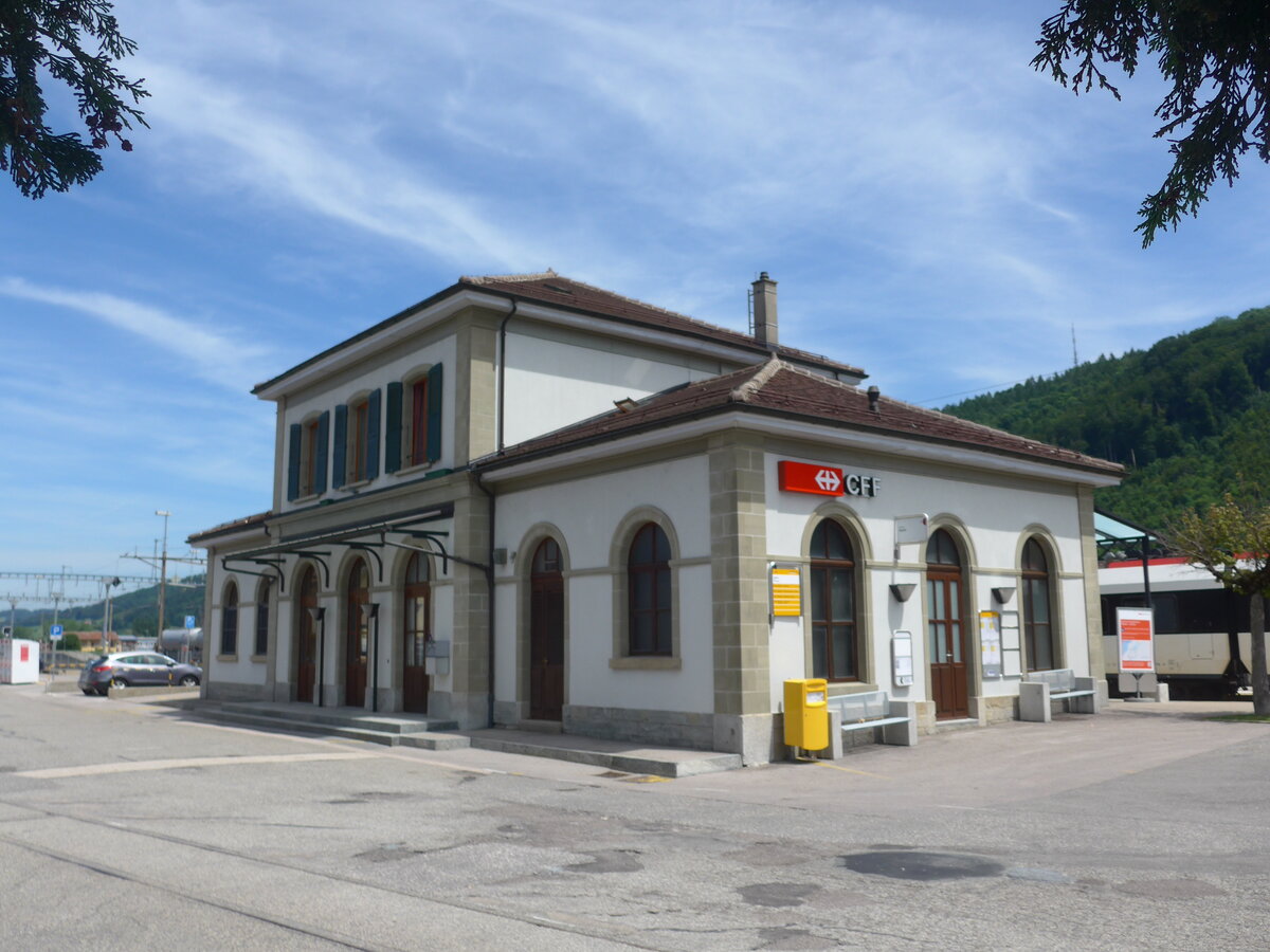 (206'813) - PostAuto/TPF-Haltestelle am 24. Juni 2019 beim Bahnhof Moudon