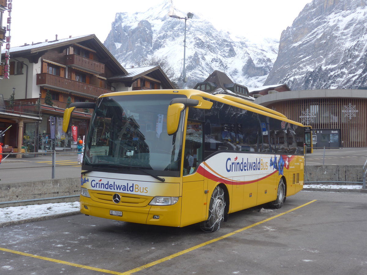 (213'137) - Grindelwaldbus, Grindelwald - Nr. 25/BE 73'249 - Mercedes am 26. Dezember 2019 beim Bahnhof Grindelwald