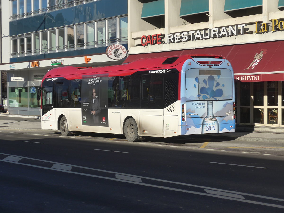 (213'334) - PostAuto Wallis - Nr. 77/VS 459'800 - Volvo am 4. Januar 2020 beim Bahnhof Sion