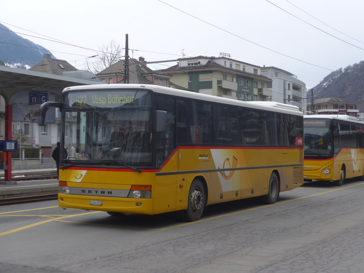 (214'923) - PostAuto Wallis - VS 241'975 - Setra am 29. Februar 2020 beim Bahnhof Brig